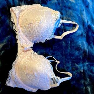 Victoria’s Secret 34D, light, pink, back closure bra.